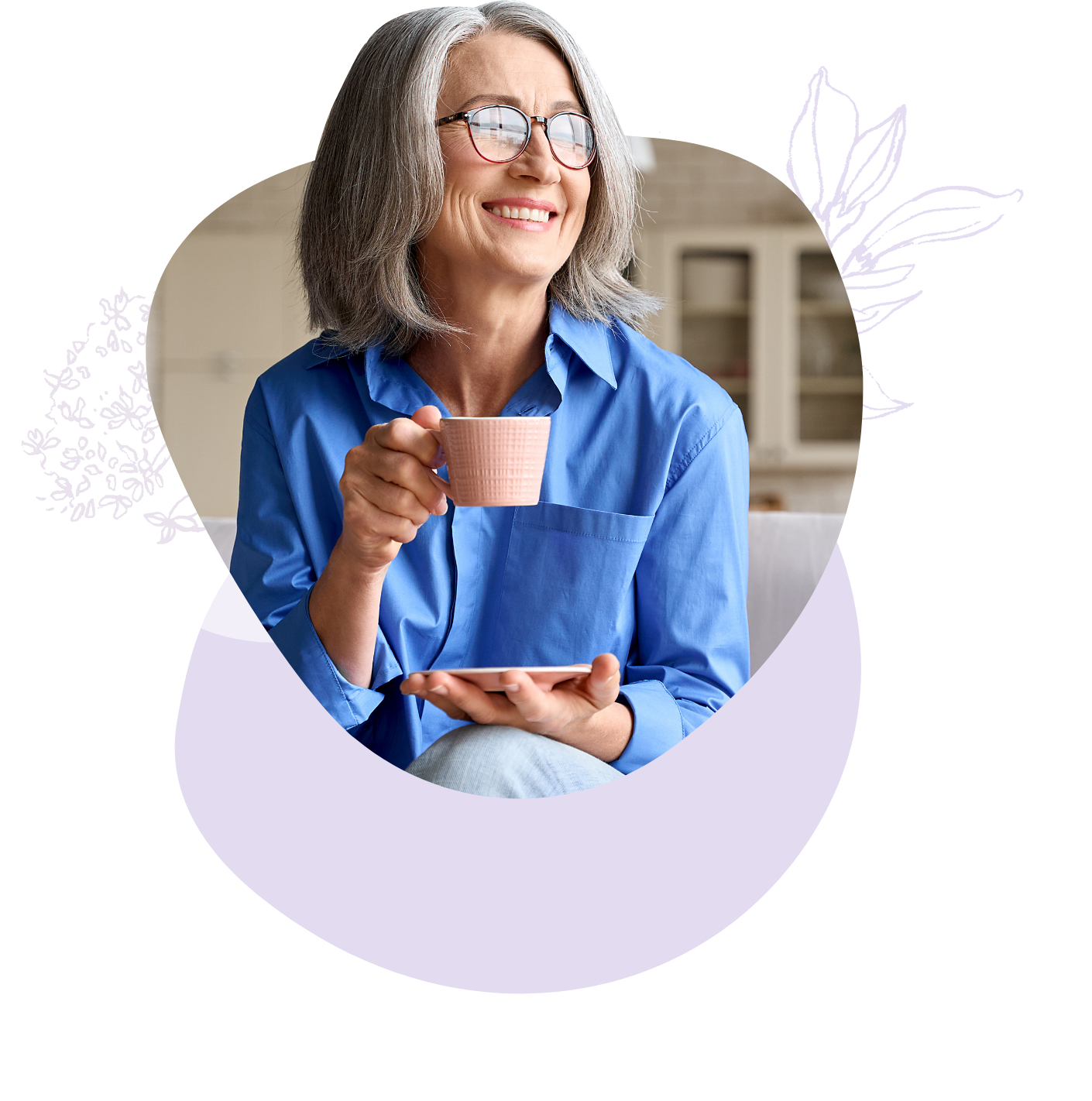 Zufriedene lächelnde Frau mit der Tasse